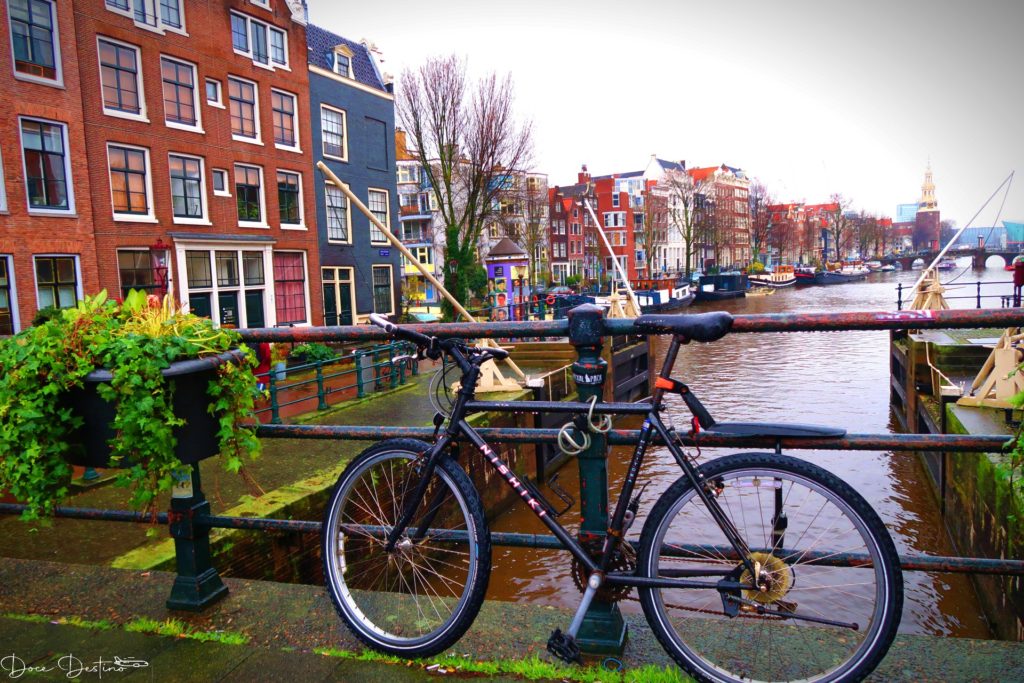 Amsterdam entre Bicicletas, Canais e Coffee shops: Dicas e roteiros tops!