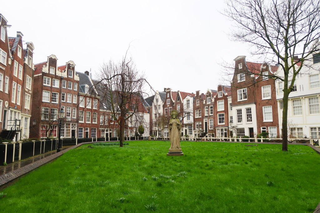 Amsterdam entre Bicicletas, Canais e Coffee shops: Dicas e roteiros tops!