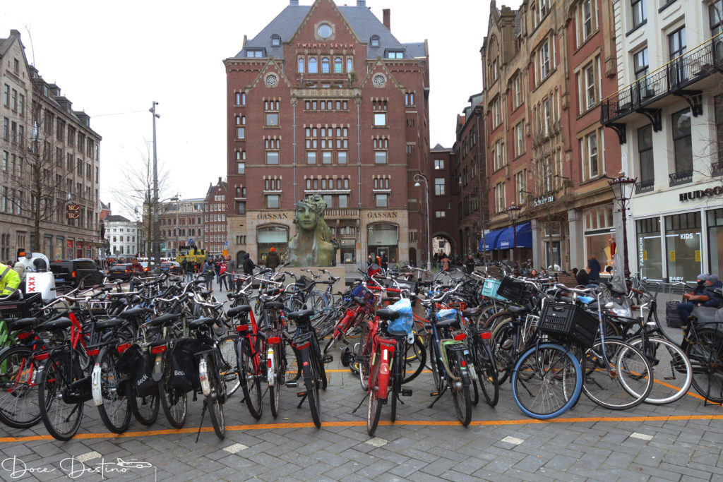 Amsterdam entre Bicicletas, Canais e Coffee shops: Dicas e roteiros tops!