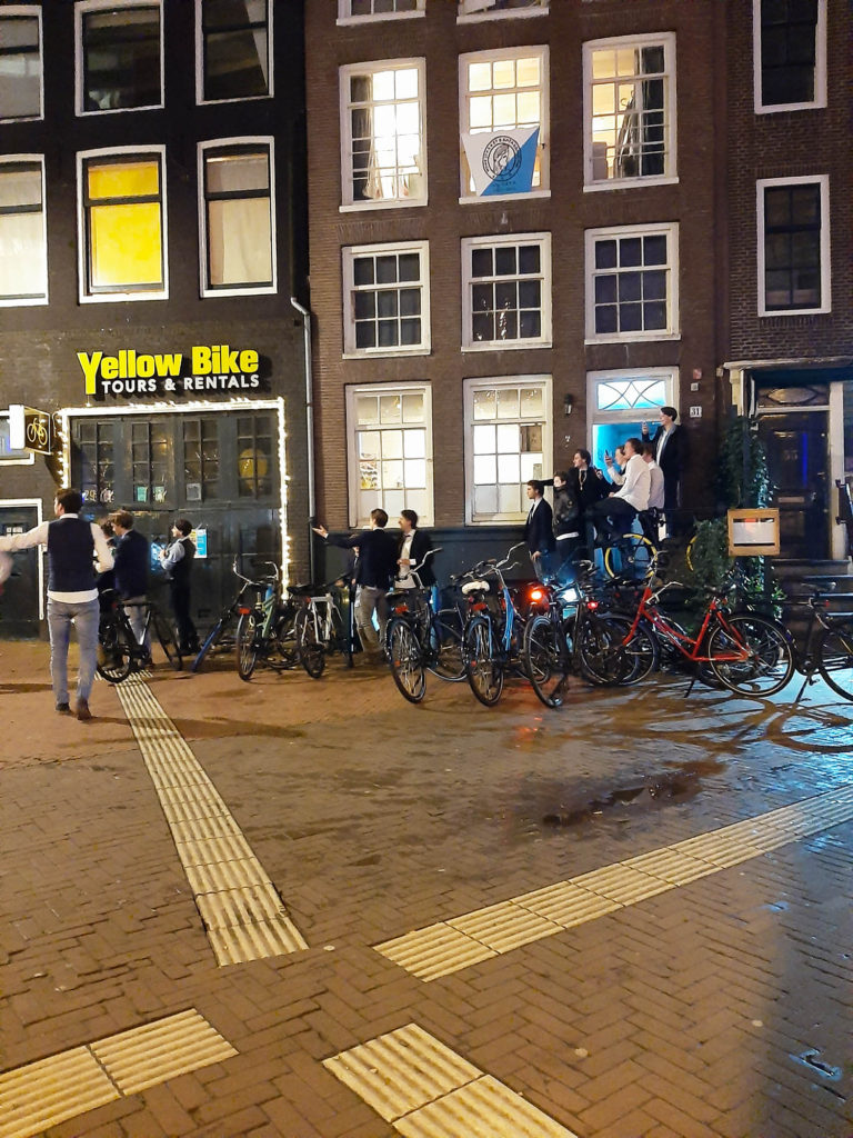 Amsterdam entre Bicicletas, Canais e Coffee shops: Dicas e roteiros tops!