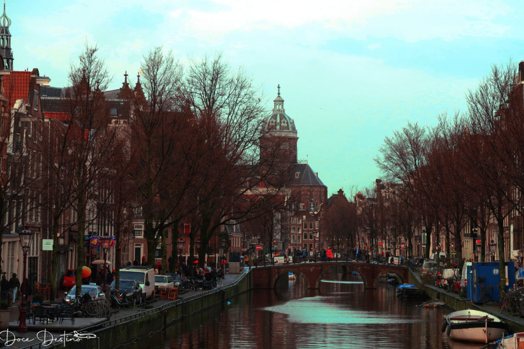 Amsterdam entre Bicicletas, Canais e Coffee shops: Dicas e roteiros tops!