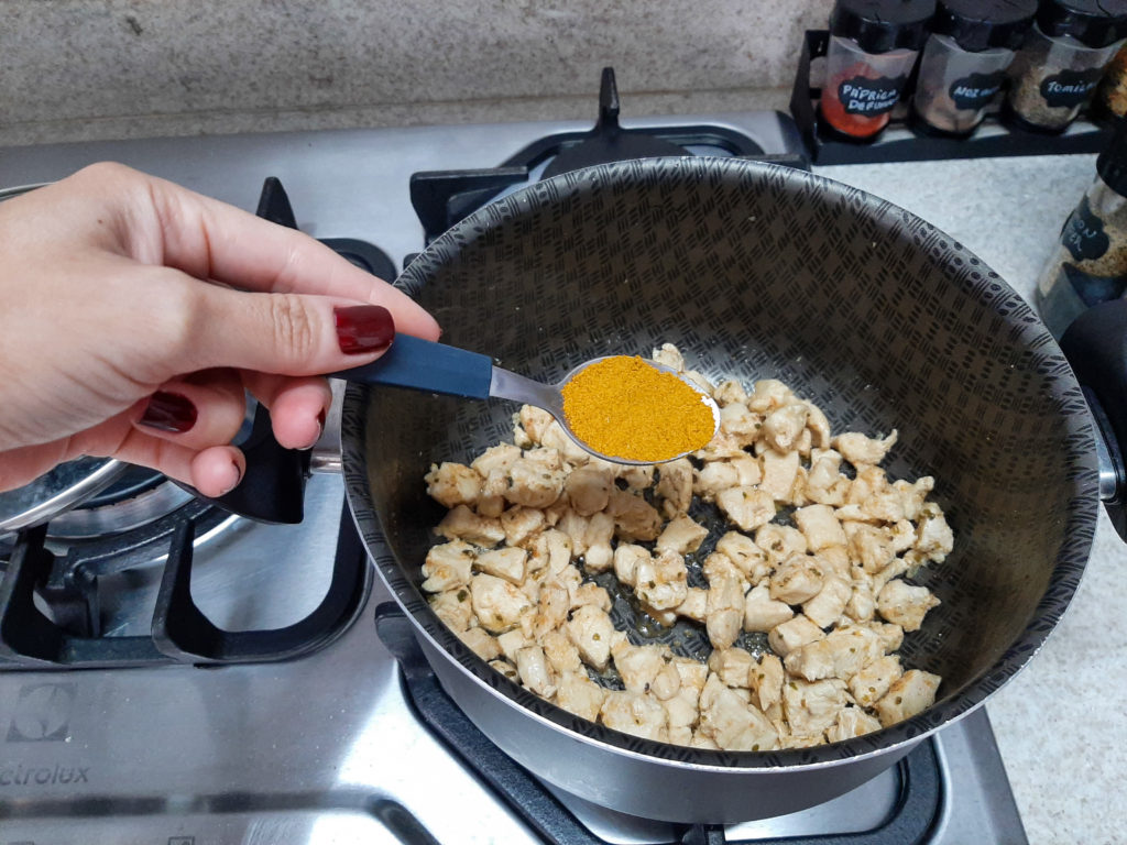 Frango cremoso ao Curry, a simplicidade de um prato exótico na sua cozinha.
