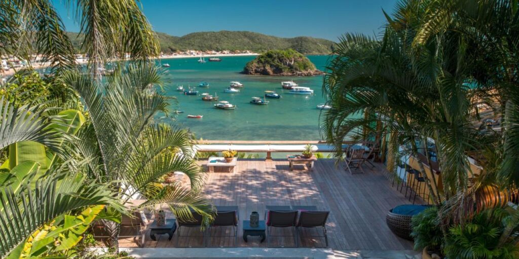 12 Hotéis e Pousadas em Búzios: de opções baratas e boas a luxuosas à beira-mar.