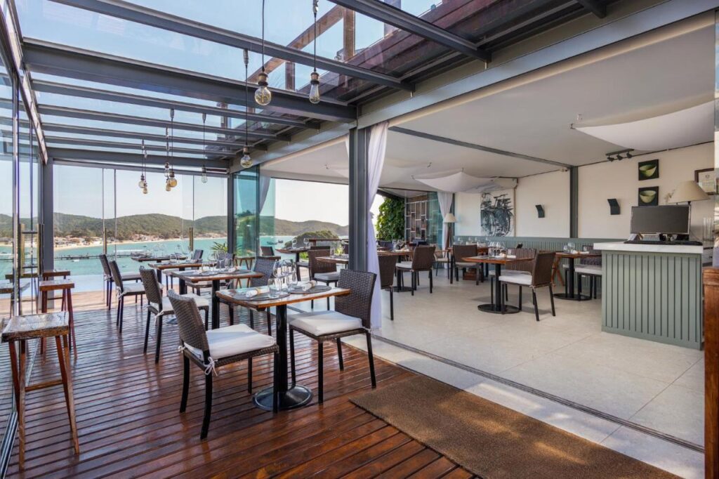 12 Hotéis e Pousadas em Búzios: de opções baratas e boas a luxuosas à beira-mar.