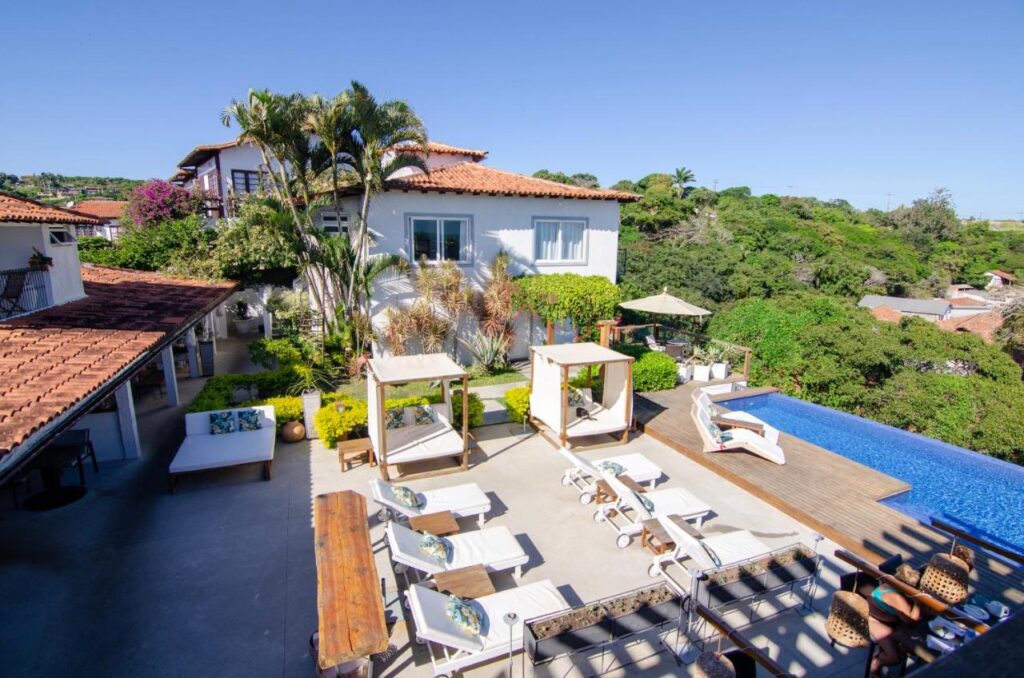 12 Hotéis e Pousadas em Búzios: de opções baratas e boas a luxuosas à beira-mar.
