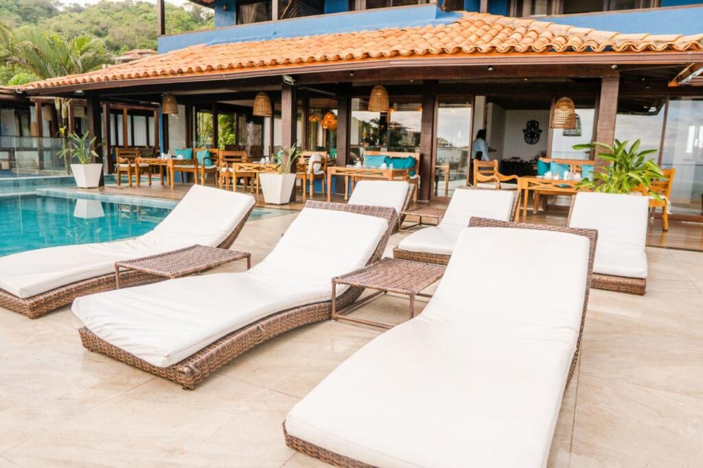 12 Hotéis e Pousadas em Búzios: de opções baratas e boas a luxuosas à beira-mar.