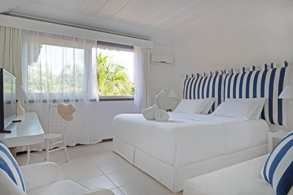 12 Hotéis e Pousadas em Búzios: de opções baratas e boas a luxuosas à beira-mar.