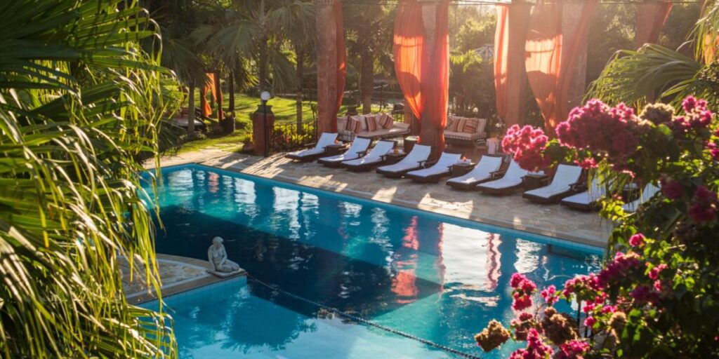 12 Hotéis e Pousadas em Búzios: de opções baratas e boas a luxuosas à beira-mar.