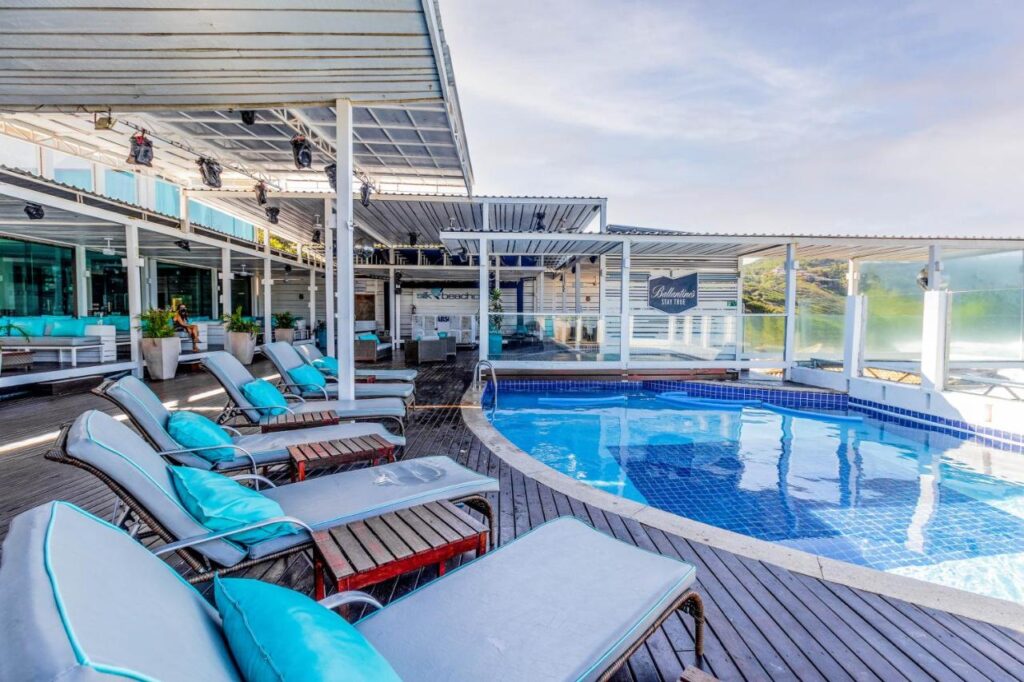 12 Hotéis e Pousadas em Búzios: de opções baratas e boas a luxuosas à beira-mar.