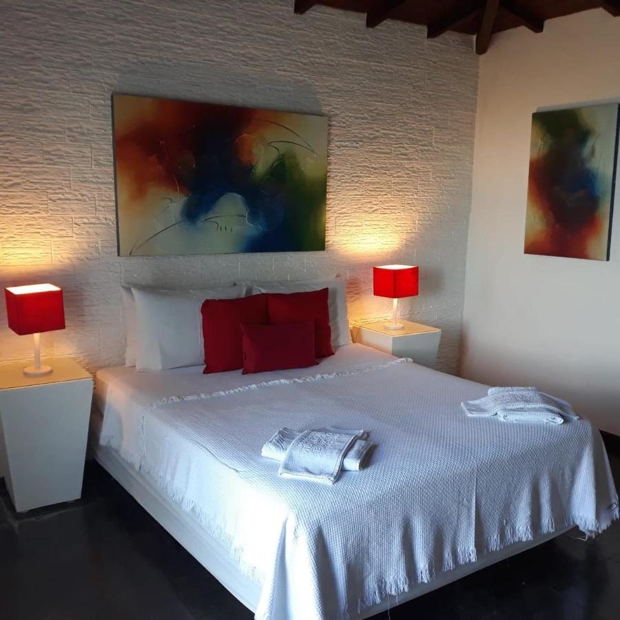 12 Hotéis e Pousadas em Búzios: de opções baratas e boas a luxuosas à beira-mar.