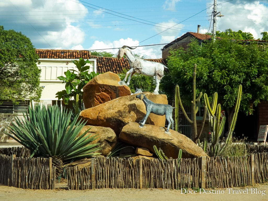 O passeio para Cabaceiras e o Lajedo de Pai Mateus, na Paraíba vale a pena? Nordeste Paraíba Roliúde Nordestina O passeio para Cabaceiras e o Lajedo de Pai Mateus, na Paraíba vale a pena?