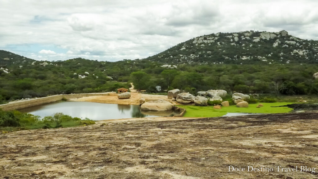 O passeio para Cabaceiras e o Lajedo de Pai Mateus, na Paraíba vale a pena? Nordeste Paraíba Roliúde Nordestina O passeio para Cabaceiras e o Lajedo de Pai Mateus, na Paraíba vale a pena?